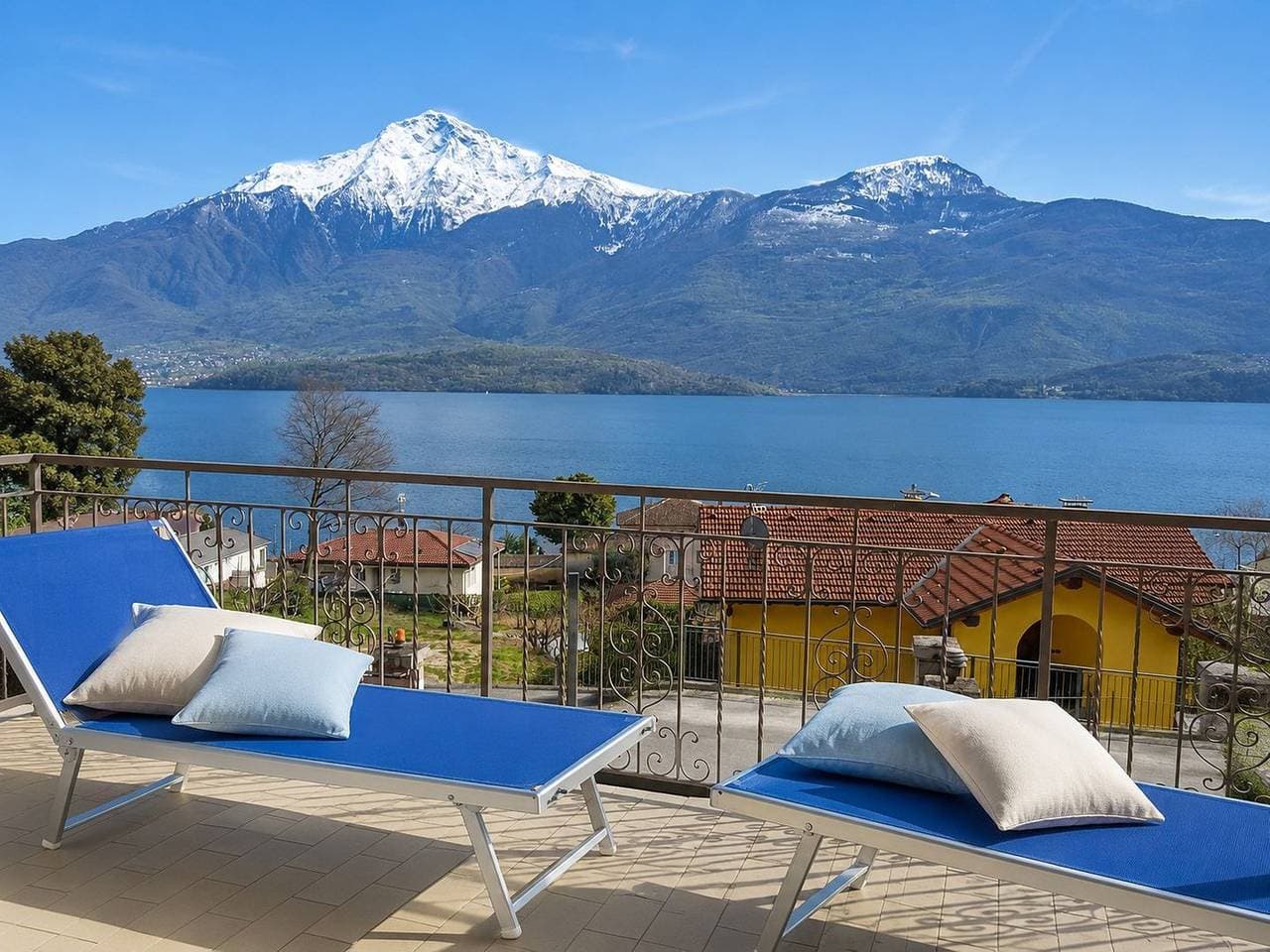 Foto 9 von 34: Labreva Ferienwohnung Augusta in Domaso mit Seeblick, Balkon und 2 Schlafzimmern