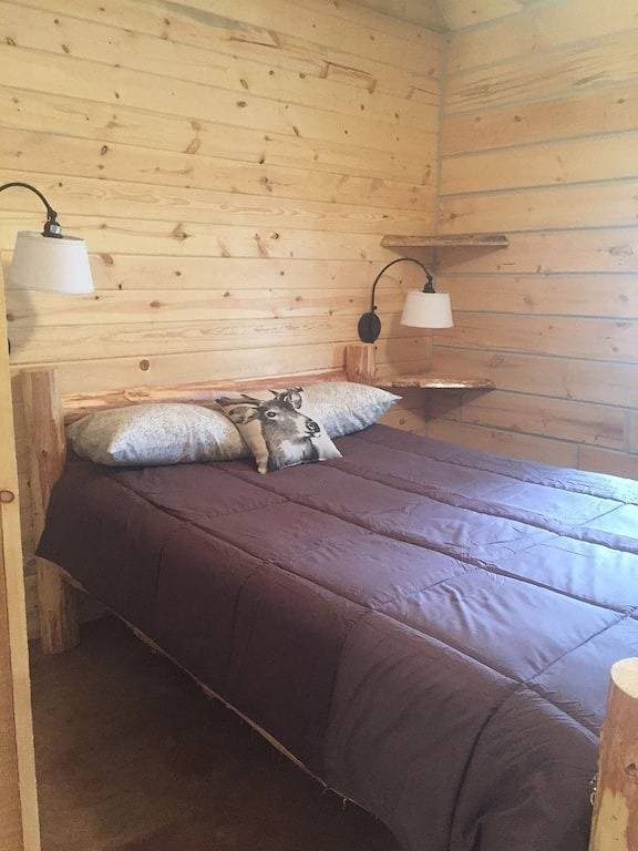 Foto 12 von 46: Bonnies Stadt Cabin-Madison Nur Log Cabin Vermietung