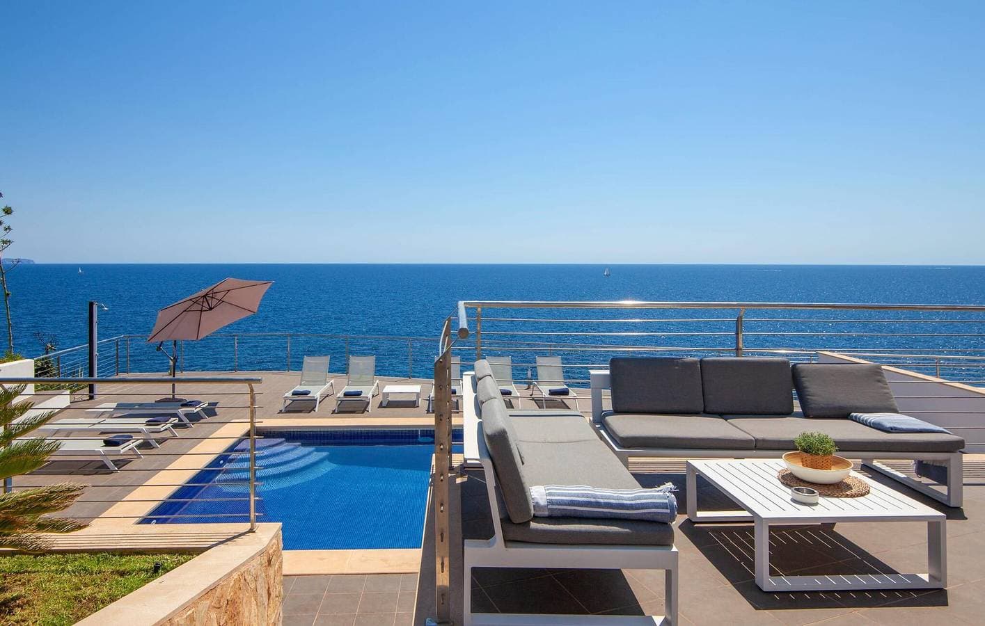 Foto 12 von 57: Apartment mit Meerblick, Pool und Küche in der Nähe des Strandes Cala Pi