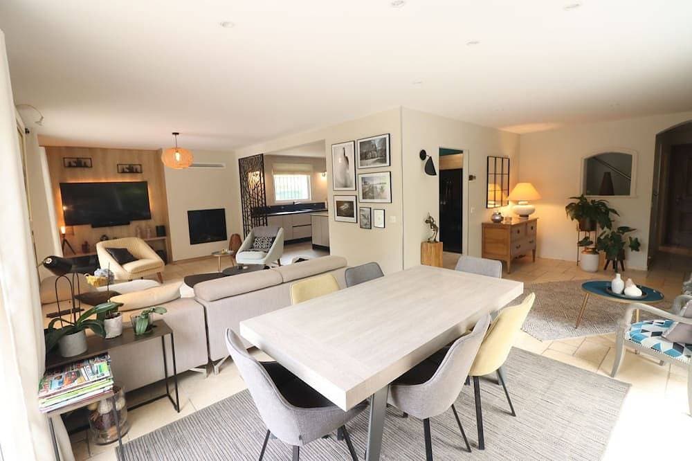 Foto 4 von 30: Villa Cezari: Klimaanlage, Pool, Spa, Massagen, Kino, Billard