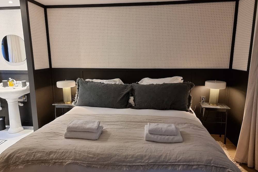 Foto 10 von 27: Passocean 1 - Suite in the Heart of Honfleur - Kingsize Bed - Airco