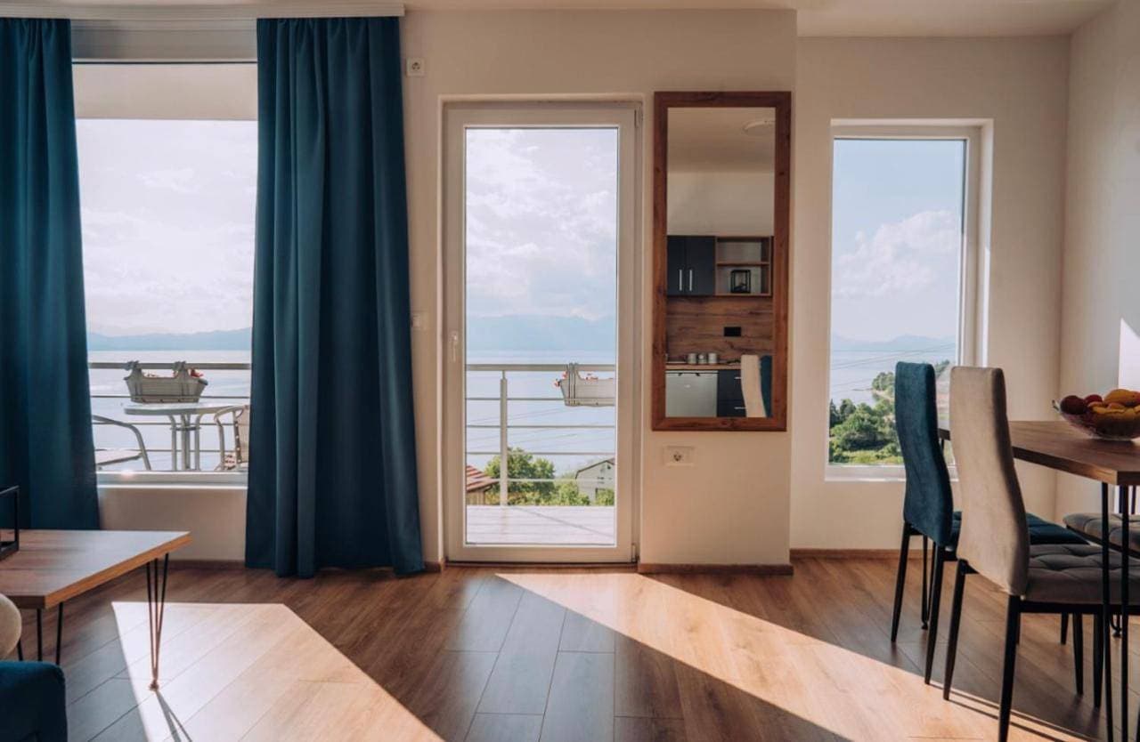 Foto 2 von 7: Apartment with Lake View