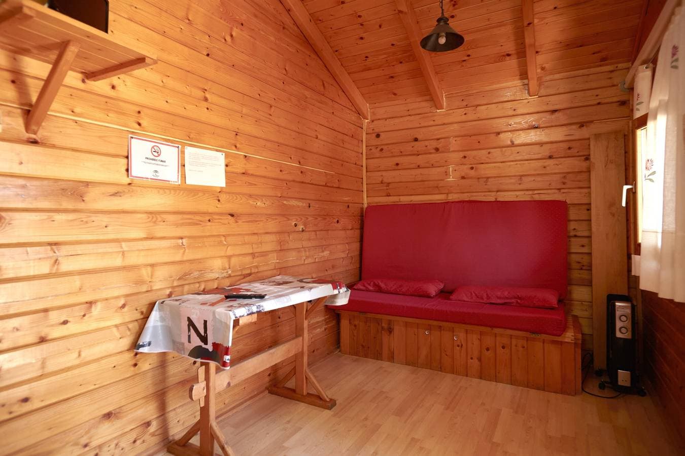 Foto 6 von 38: Landhaus 'Cabaña De Madera 5' mit Bergblick, Gemeinschaftspool und Klimaanlage