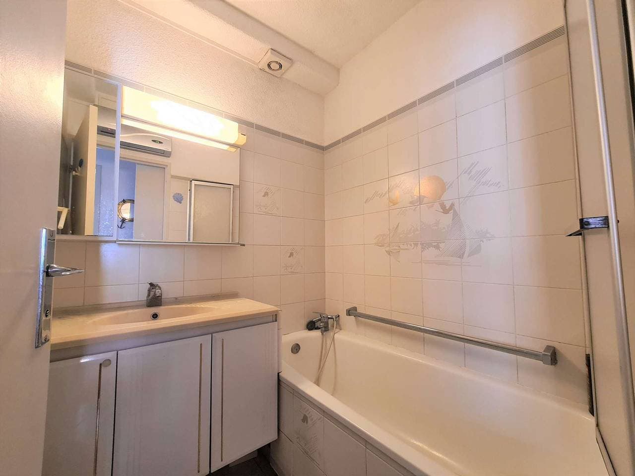 Foto 12 von 16: Gemütliches 2-Zimmer-Apartment für 4 Personen, 450 m vom Strand, mit Garten und Parkplatz