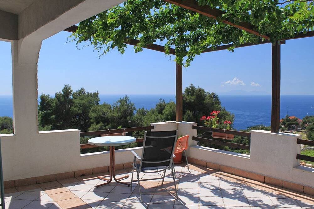 Studio Appartement mit Terrasse und Meerblick Sveta Nedilja, Hvar 1