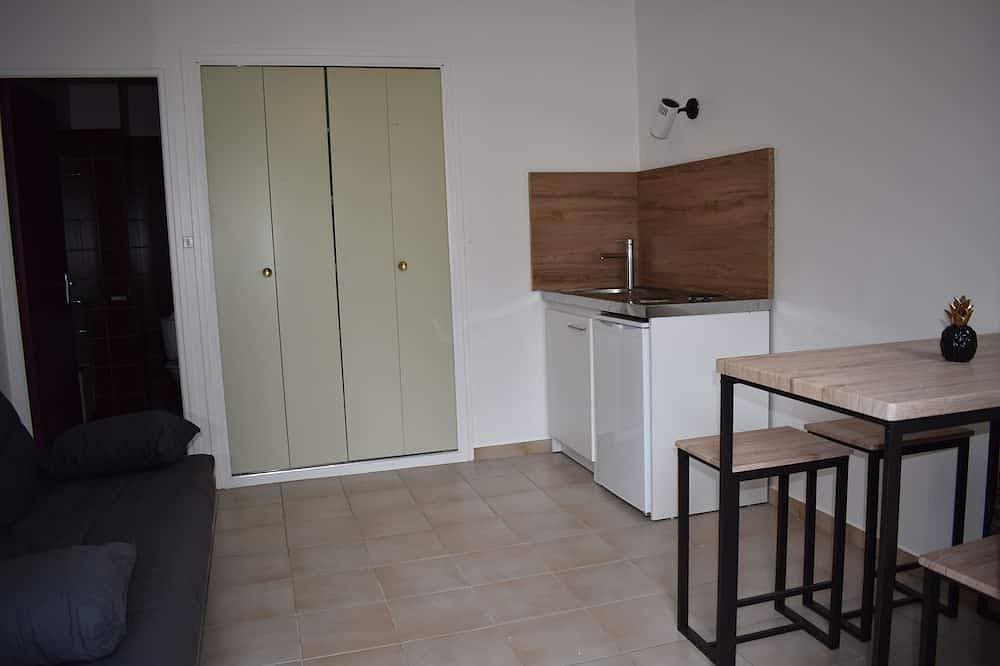 Foto 6 von 12: Studio Avec Piscine 10 min à Pied de la Rivière et 5 min du Centre
