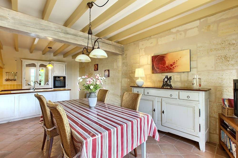 Foto 13 von 27: Renovated Stone House with Garden in the Heart of the Saint-Émilion Vineyards