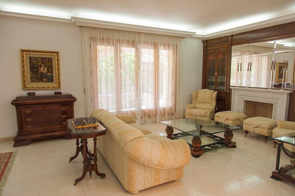 Foto 9 von 30: Angebot April-may Villa von 400 m² mit Privatem Pool und am Meer