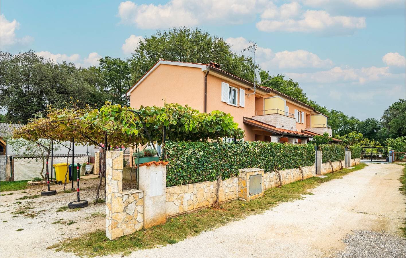 Gemütliche Ferienwohnung 1 km vom Strand entfernt mit Terrasse, Parkplatz und WLAN 1