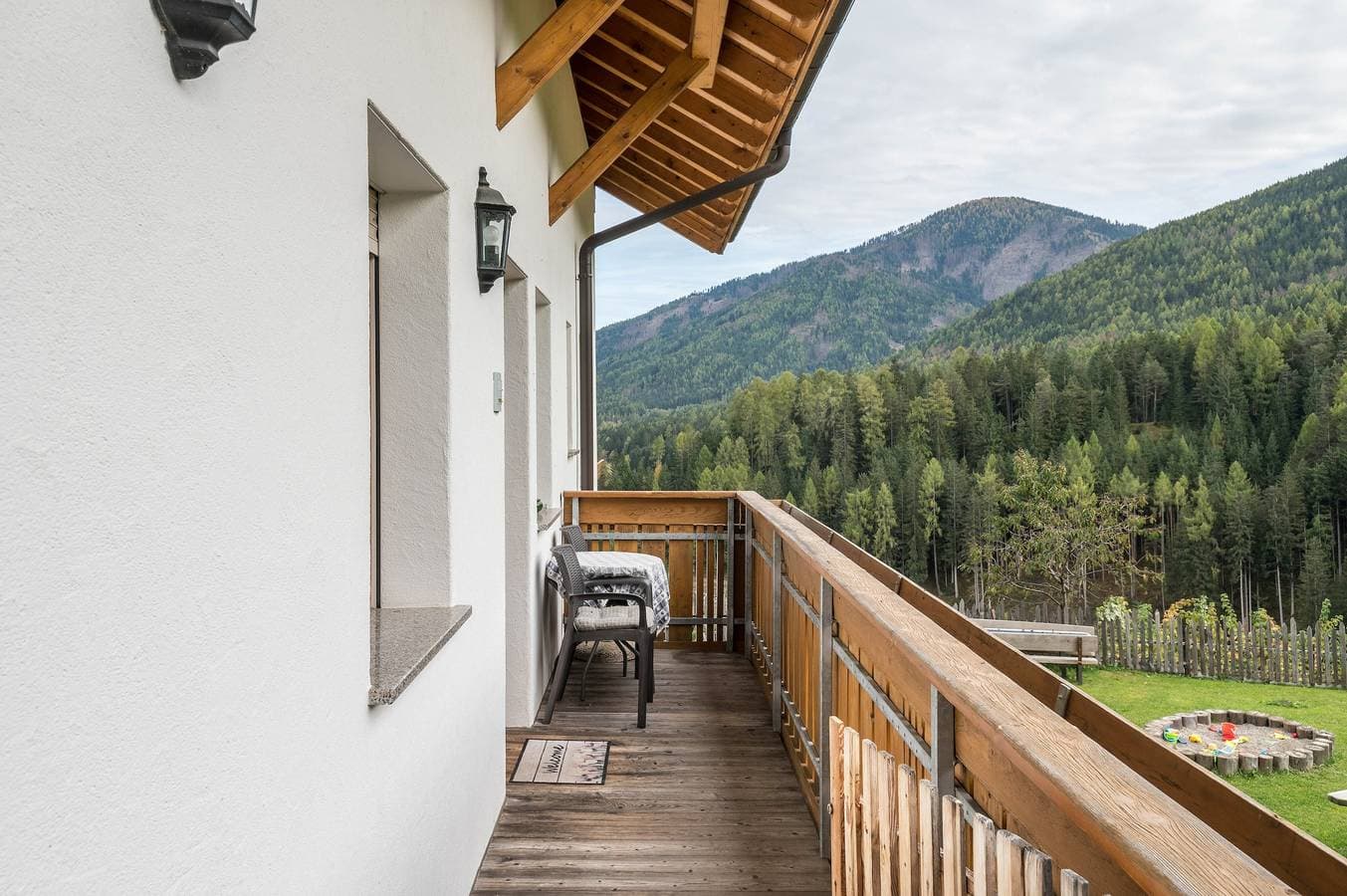 Foto 7 von 33: Ferienwohnung 'Kranebitterhof Edelweiss' mit Bergblick, Gemeinschaftsgarten und WLAN
