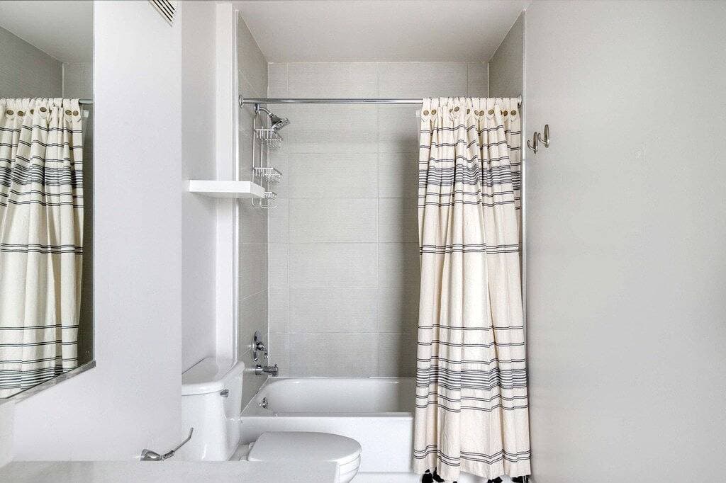 Foto 2 von 18: Tasteful South Loop 1Br nr L & Grant Park, by Blueground