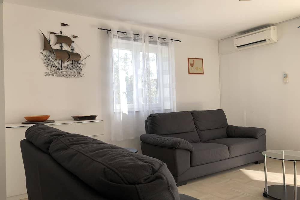 Foto 11 von 24: Villa Andi Terrace, Wi-fi, Geschirrspüler, Waschmaschine, Parking , 3 Min Strand