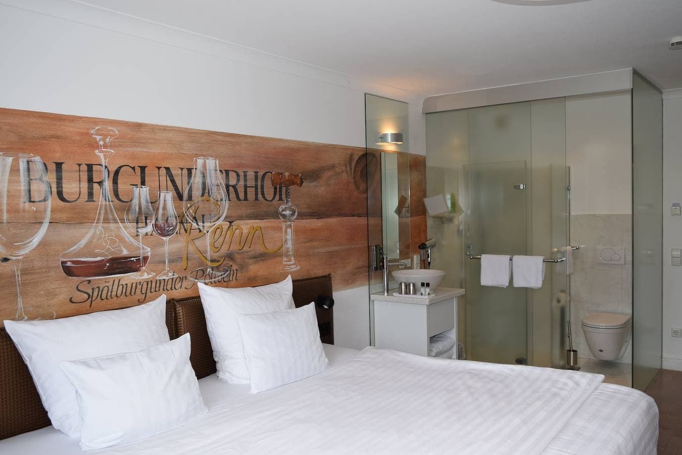 Foto 12 von 12: Burgunderhof Hagnau "Adults Only" - Doppelzimmer mit Seeblick, 21qm, mit Dusche/Wc und eigener Terrasse, max. 2 Personen