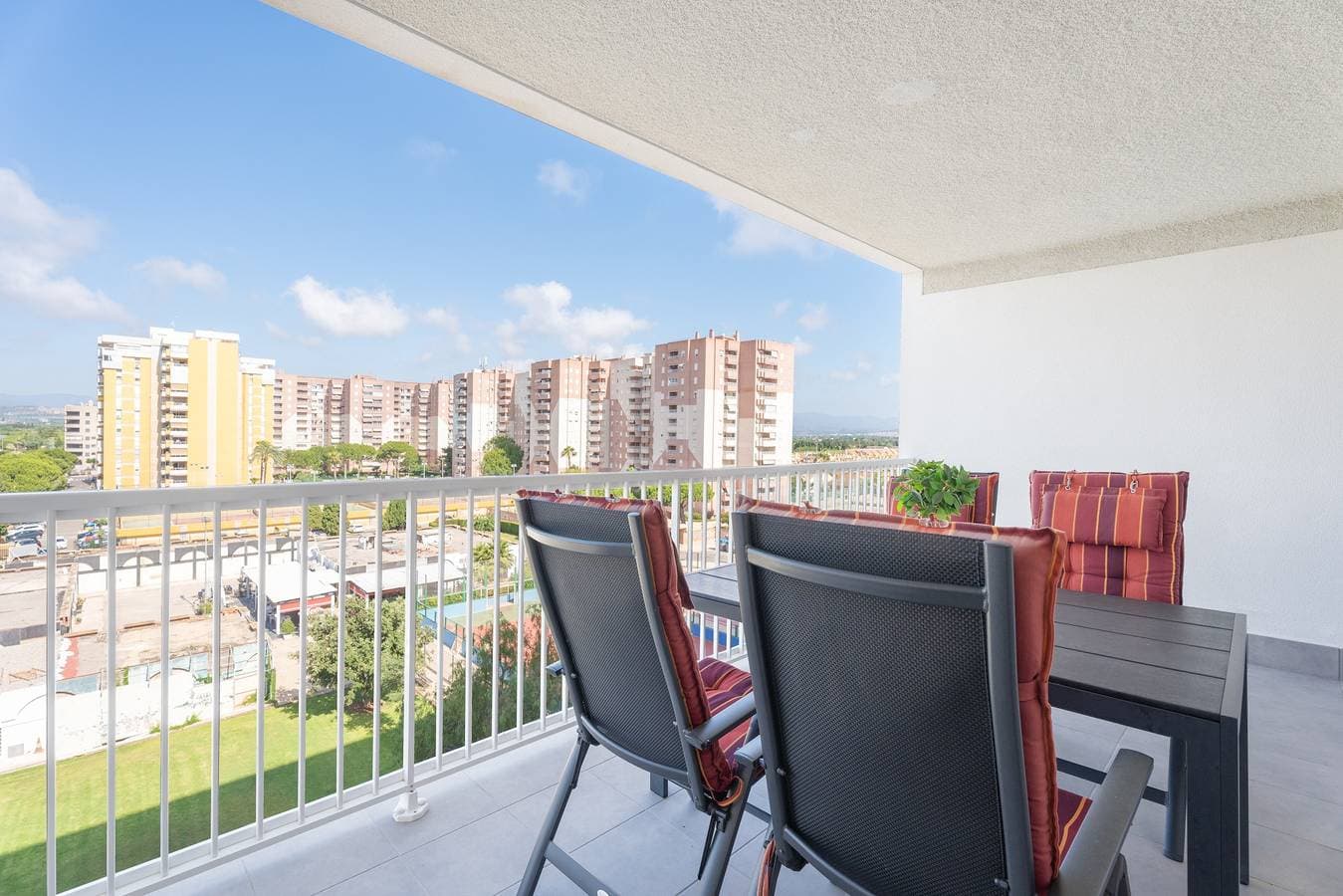 Foto 3 von 30: Apartment 'Lopimar Playa Canet' mit privater Terrasse, WLAN und Klimaanlage