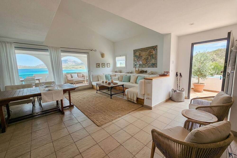 Foto 11 von 30: ClickSardegna - Villa Horizon mit Whirlpool und Blick auf die Bucht der Nymphen