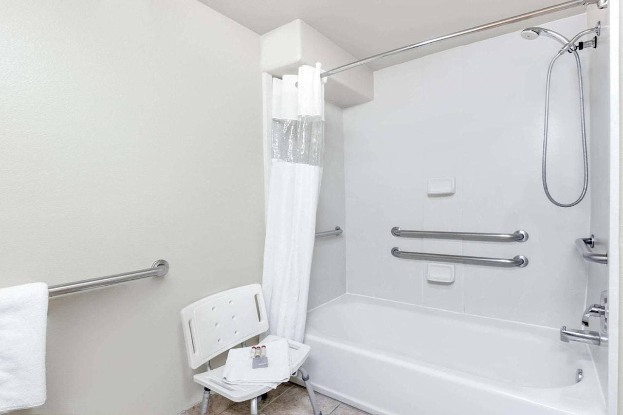 Foto 8 von 9: King Suite - Disability Access/Non-Smoking