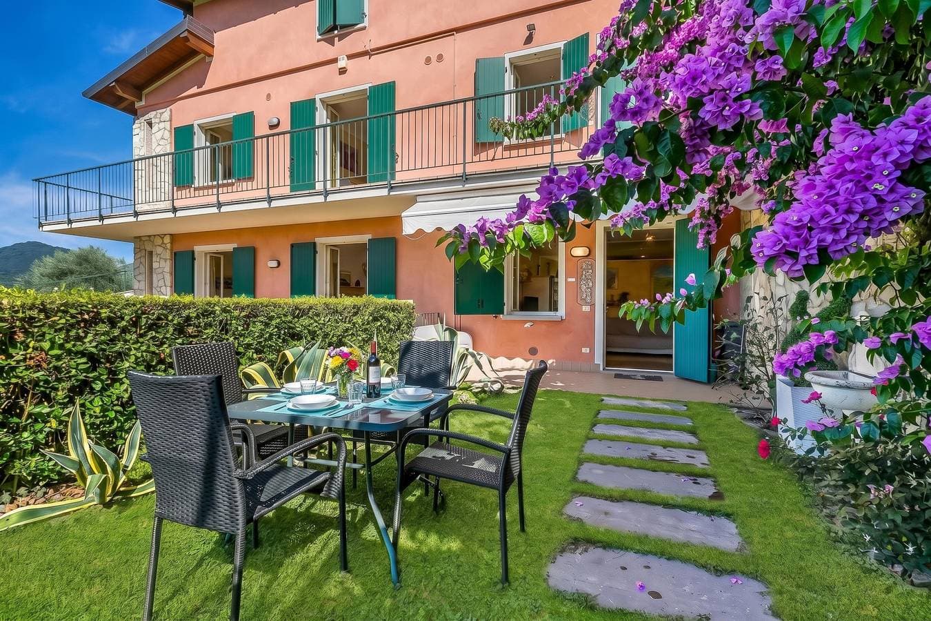 Sole Retreat: Shared Pool, garden&park 1