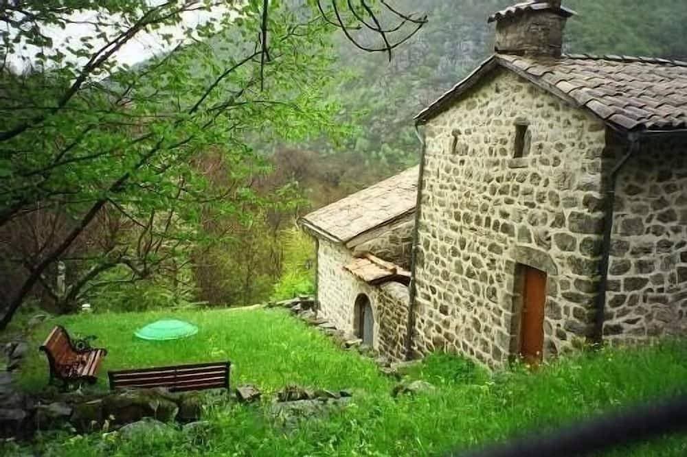 Foto 6 von 10: Character house in an authentic setting.