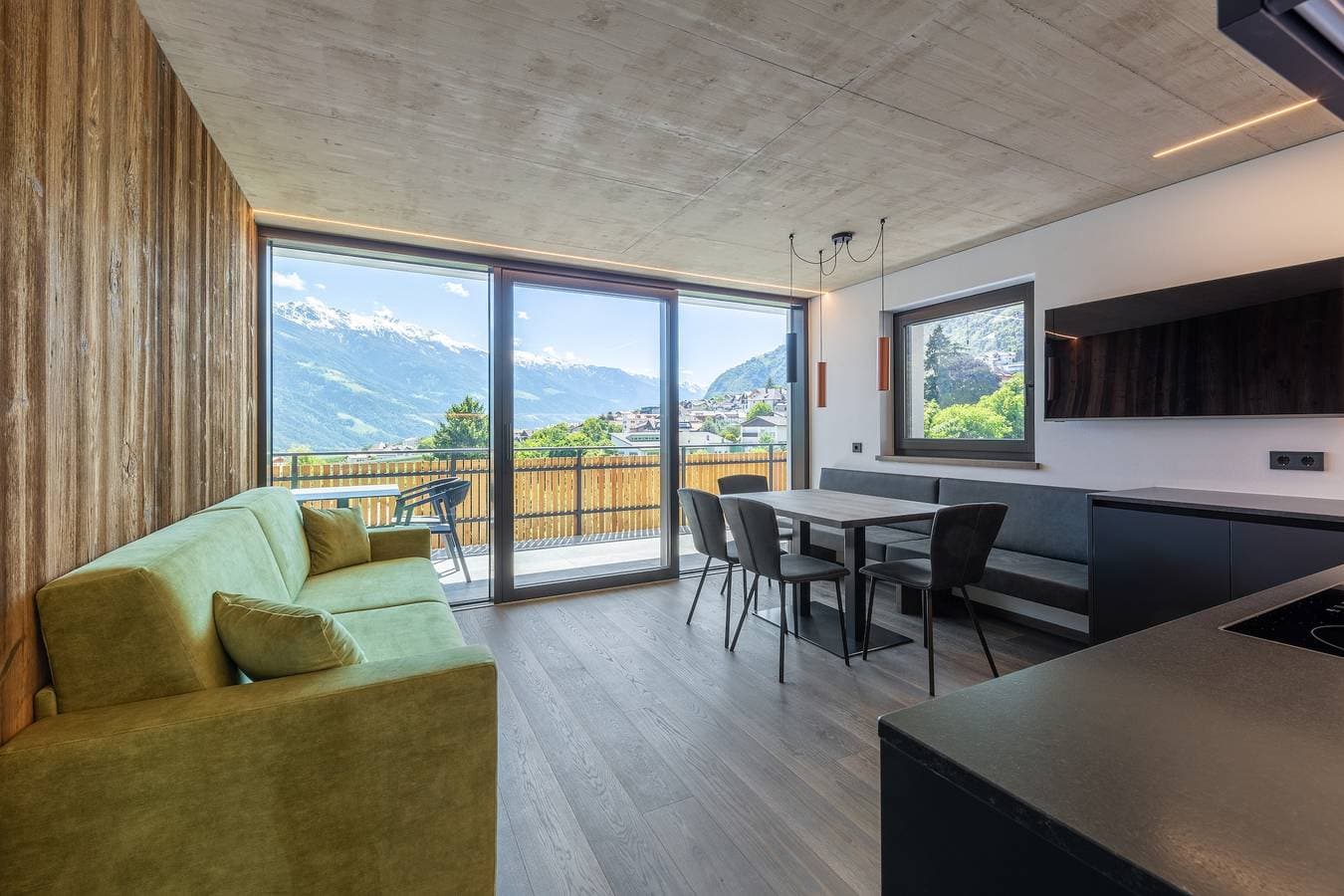 Foto 3 von 15: Ferienwohnung 'Köfele Lodge Agnes' mit Bergblick, Gemeinschaftspool und WLAN