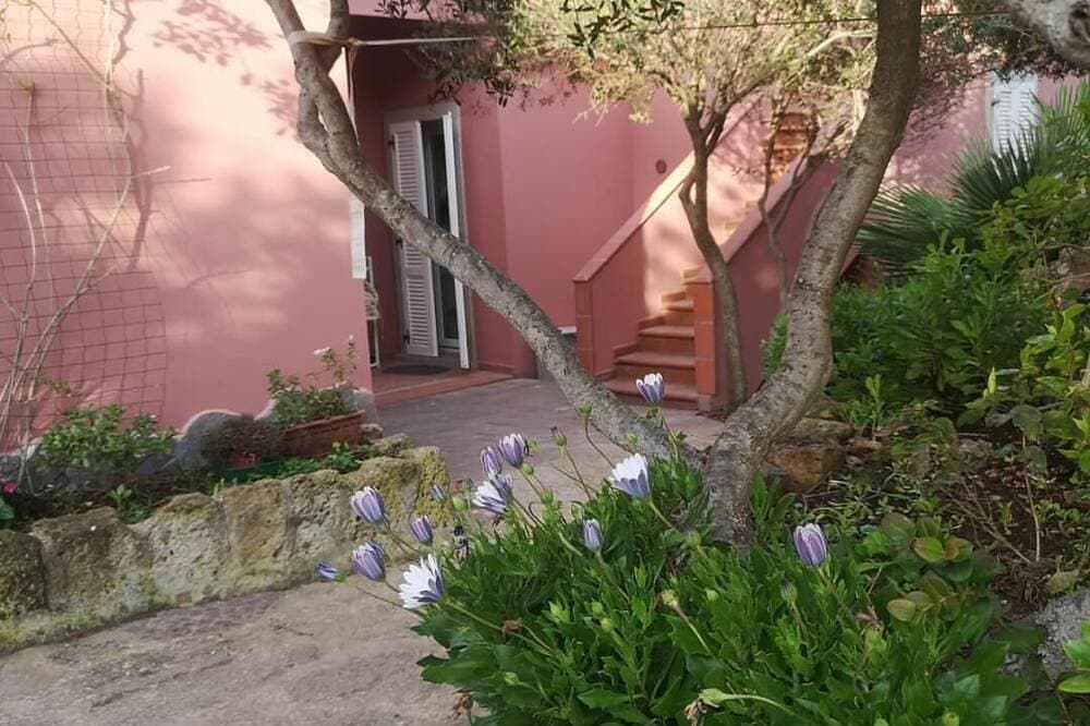 Foto 8 von 30: Studio B & B in einer Zweifamilienvilla mit Garten und Parkplatz