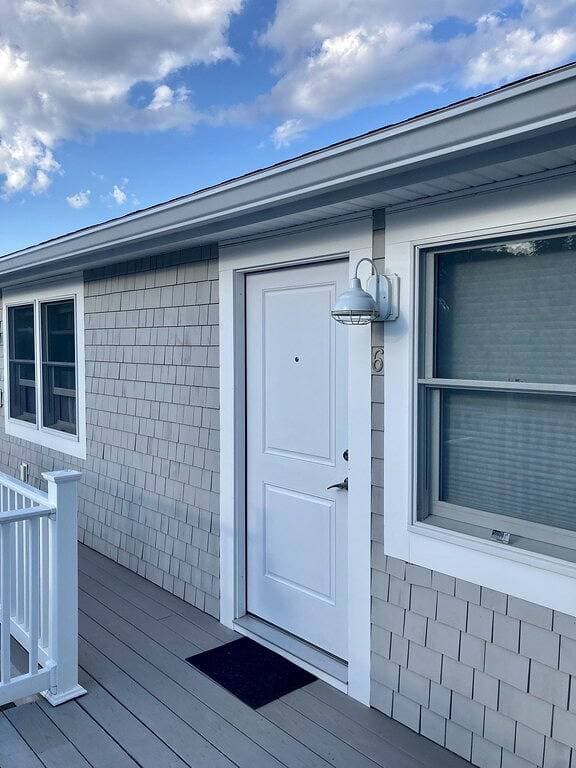 Foto 9 von 17: Ogunquit ocean front 1Br/1Ba with deck,  short walk to beach + center of town