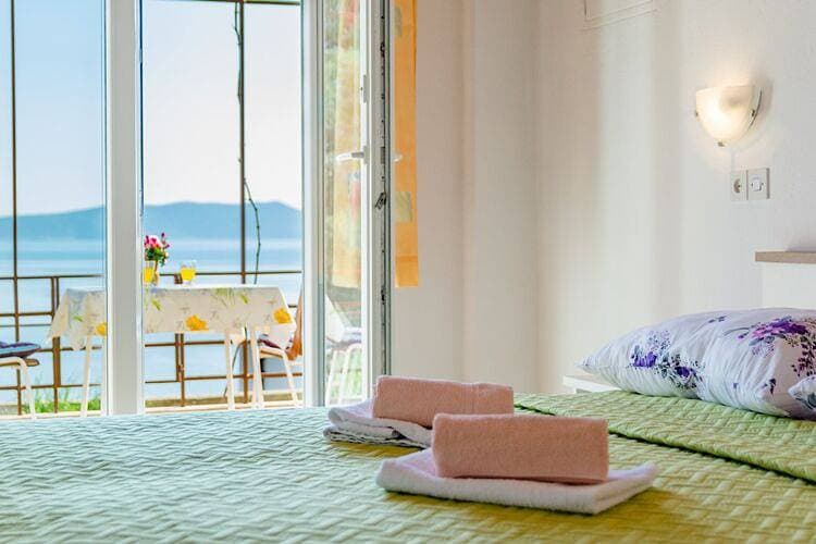 Foto 4 von 18: Rooms Sani - Double Room with Terrace and Sea View (S3)