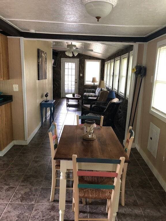 Foto 7 von 20: Das Leben ist besser im Shenandoah River in unserem gemütlichen Riverfront Cottage !!