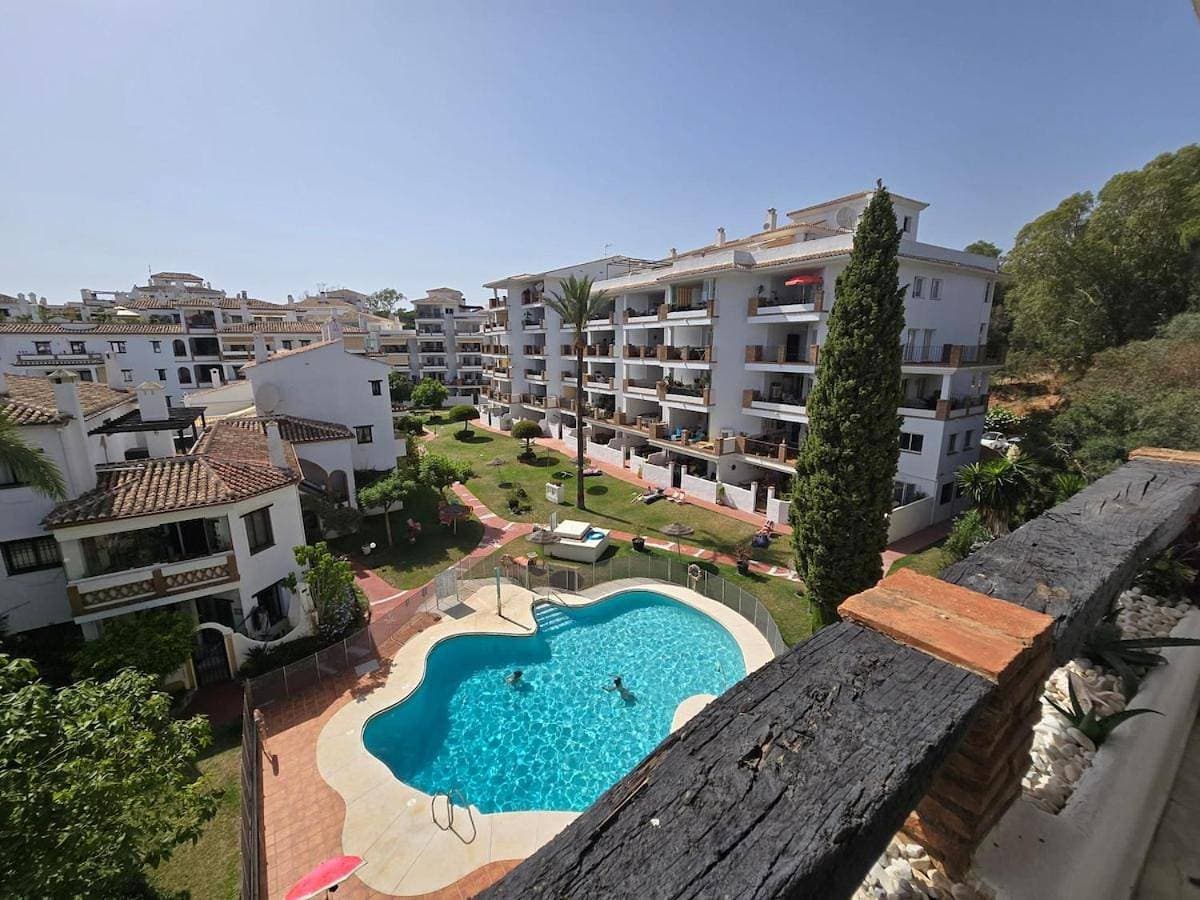 Sunny 2BR Apartment with Pool, Calahonda Beachside 1