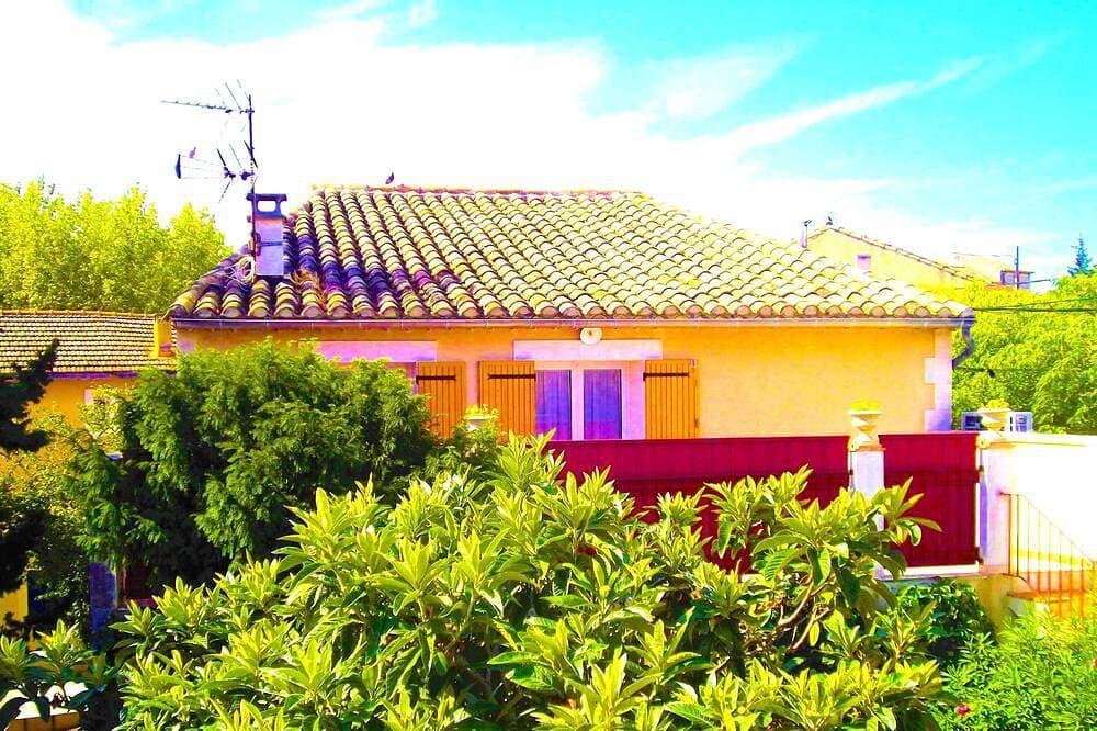 La Cigale Apartment-Villa 60 m² für 2 ps. in Provence, Schön Dorf nähe Avignon
