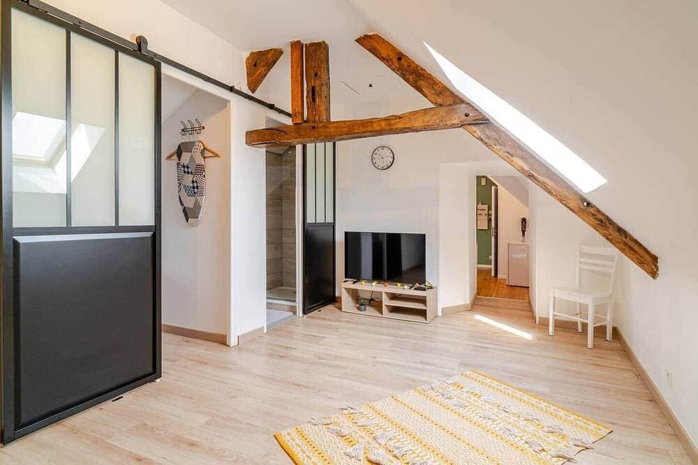 Welcome to Marie & Guillaume's 2* rated home 1