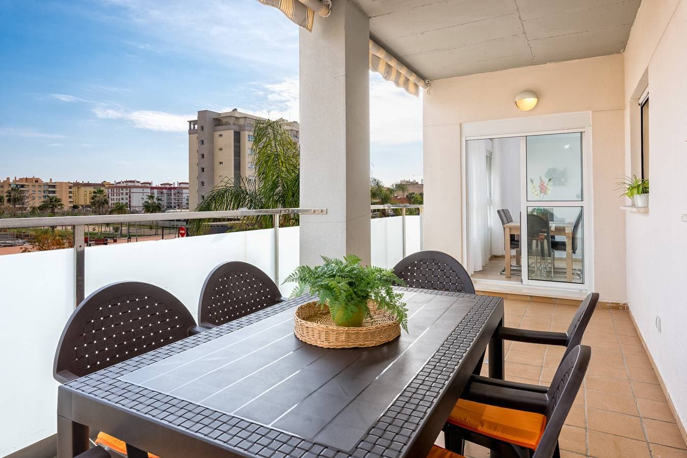 Foto 5 von 65: WintowinRentals Perfekte Lage, Strand, Pool & Parkplatz.