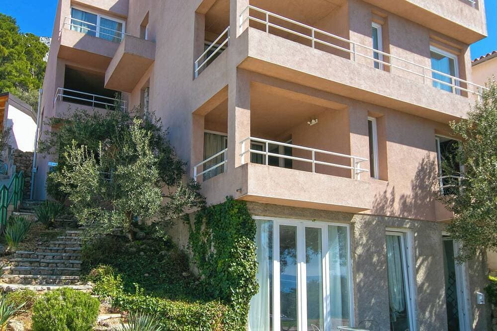 Foto 9 von 11: Villa Ivka Apartment C- 2 BRs 2 bathrooms, loggia and terrace with grill