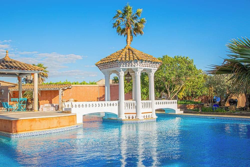 Luxury studio-style room across from the pool with a private terrace 1