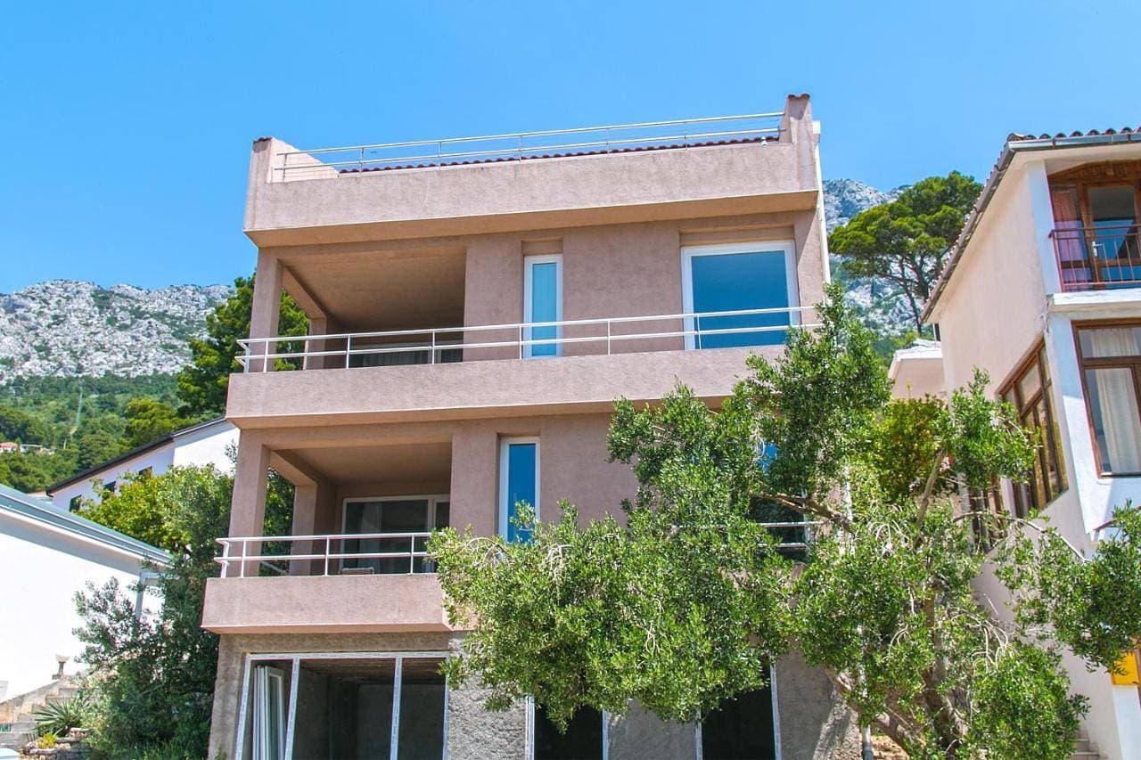 Apartments with parking space Brela, Makarska - 16596 1