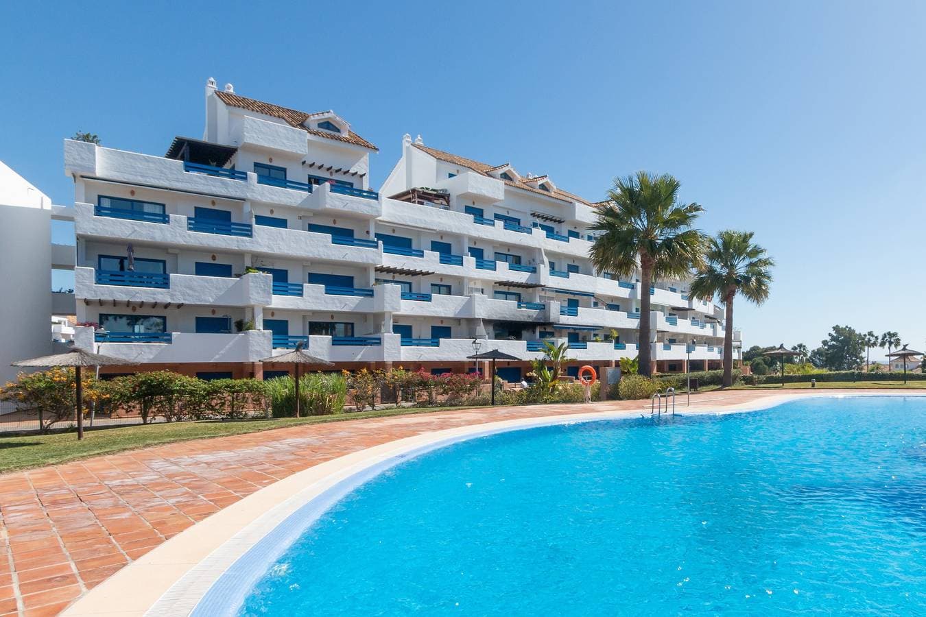 Foto 3 von 28: Ferienwohnung 'Duquesa Suites Golf und Gärten' mit Pool zur gemeinsamen Nutzung und Klimaanlage