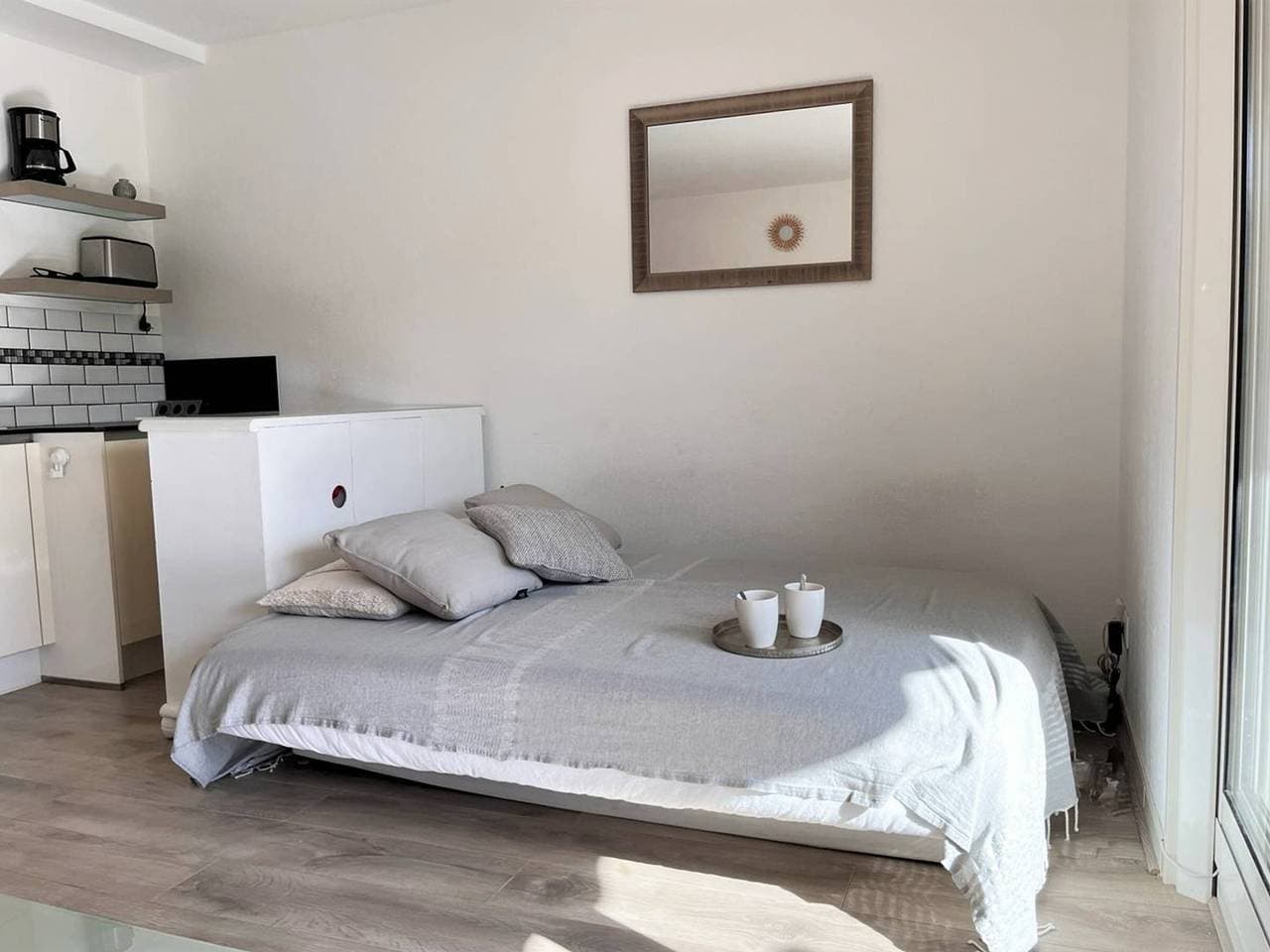 Foto 8 von 15: Klimatisierte 2-Zimmer-Wohnung mit Terrasse, Pool und WLAN, 4 Schlafplätze, Le Lavandou