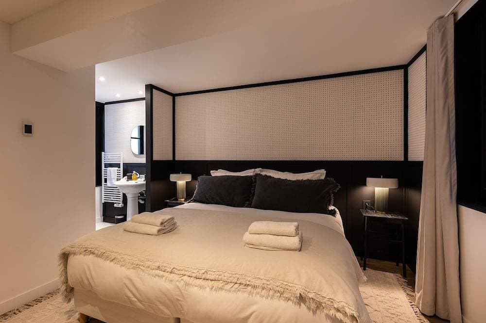 Foto 4 von 27: Passocean 1 - Suite in the Heart of Honfleur - Kingsize Bed - Airco