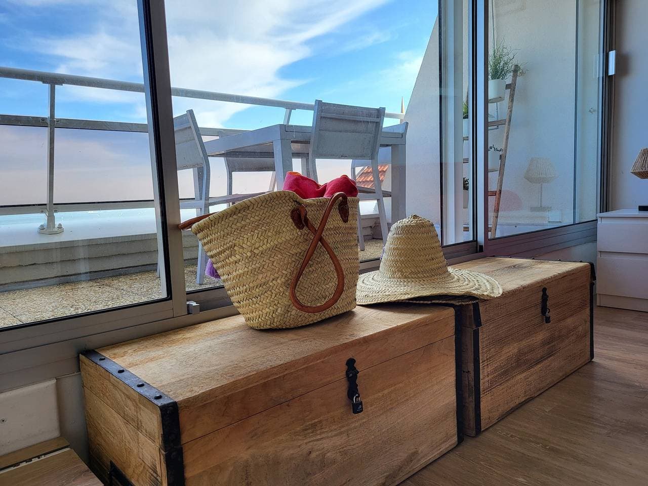 Foto 4 von 26: Appartement „Carpe Diem“ mit Blick auf das Bassin, Balkon und WLAN
