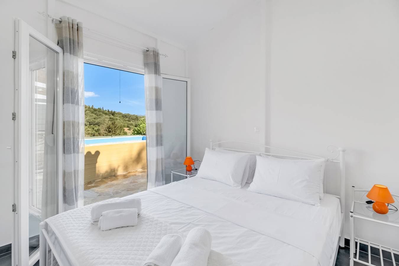 Foto 10 von 22: Villa "Μyrsini" mit Meerblick, 2 privaten Terrassen, eigenem Pool und Wi-Fi