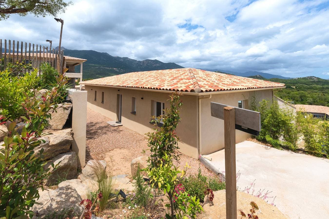 Foto 13 von 15: Maison Mawie - Vue montagne, piscine & jacuzzi