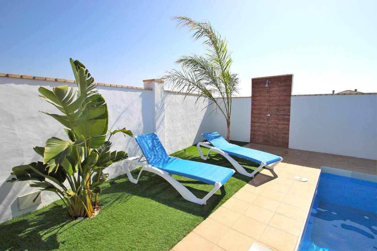 Foto 3 von 14: Großer Privatpool, neu und modern, kompletter Sichtschutz - Casa Manoli -
