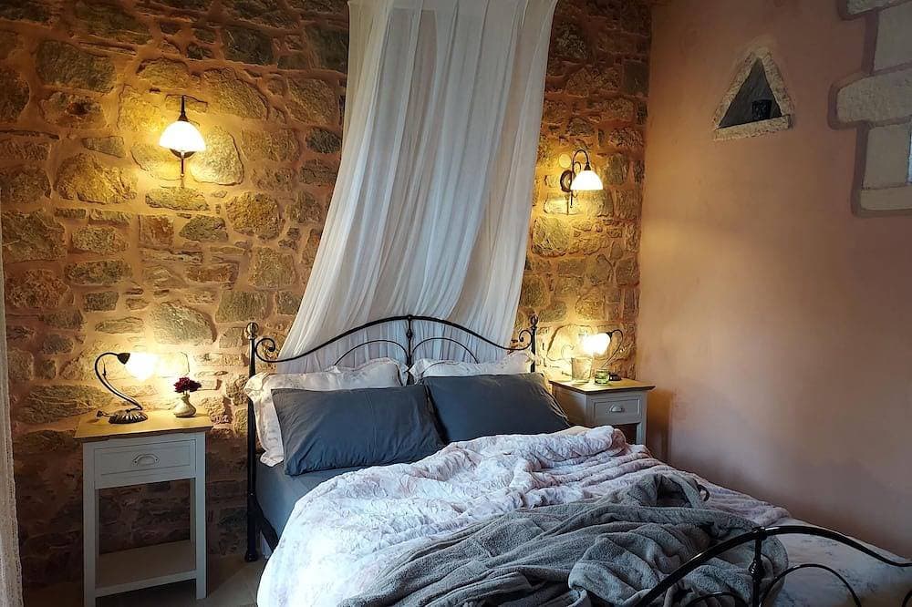Foto 2 von 30: Traditionelles kretisches Steinhaus am halb-ländlichen Stadtrand von Kefalas, Vamos