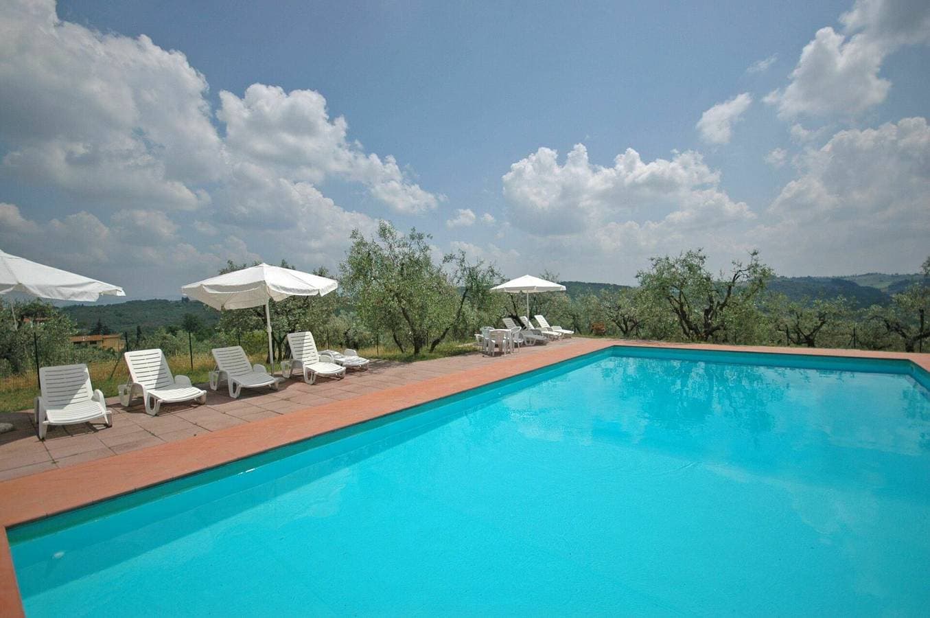Foto 2 von 20: Ferienwohnung für 4 Personen mit Pool
