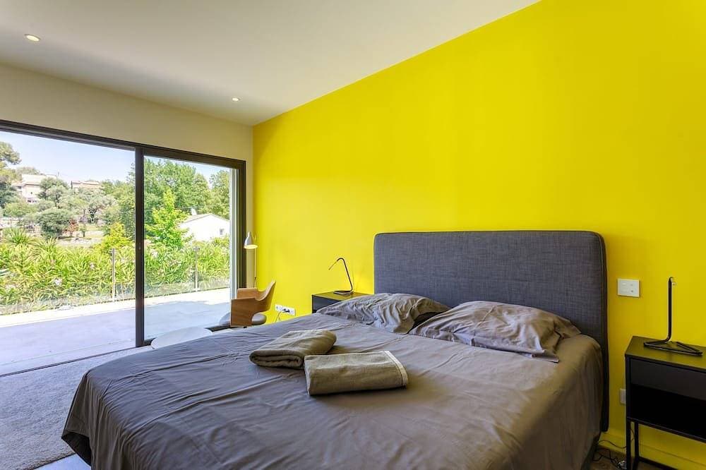 Foto 7 von 30: Luxury Villa with 15m Infinity Pool & Pool House