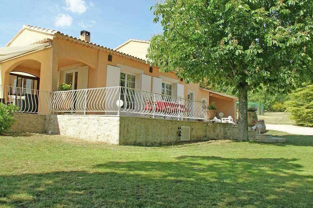 Villa in Reillanne mit Pool 1