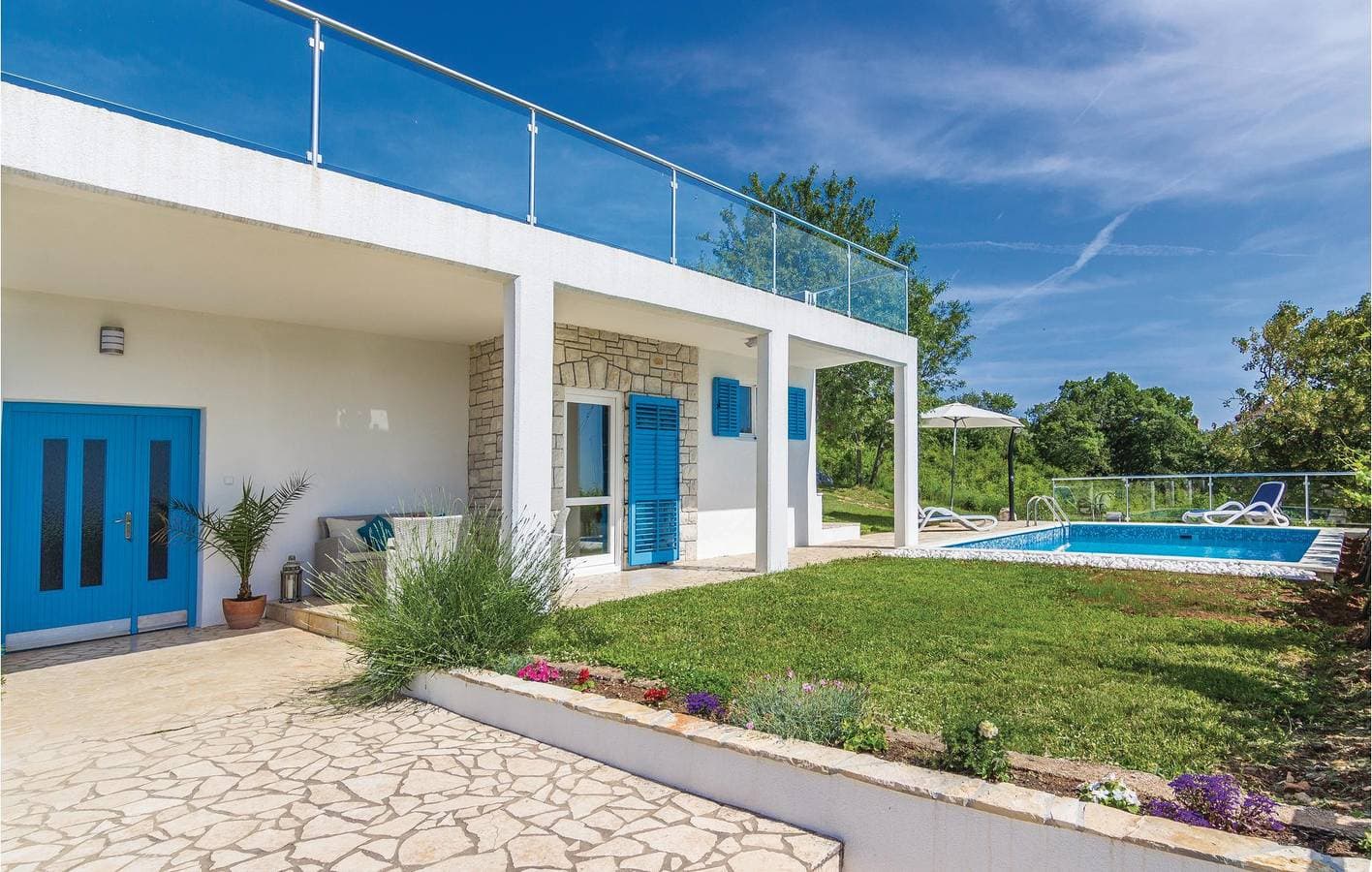 Foto 5 von 23: Apartment mit Meerblick, Pool und Terrasse, 2,5 km von der Küste und dem Stadtzentrum entfernt