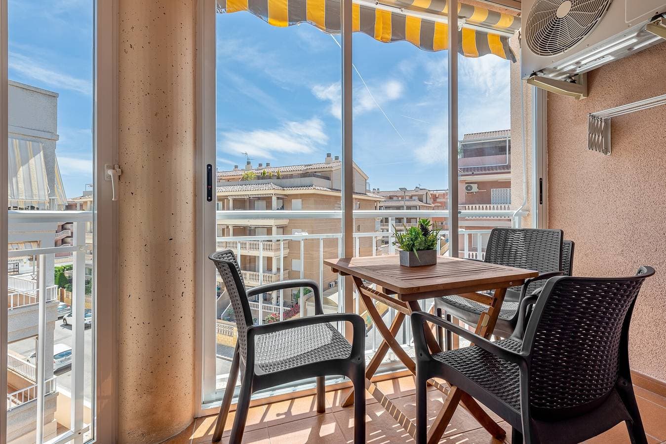 Foto 2 von 27: Ferienwohnung 'Amplio Canet' mit Gemeinschaftspool, WLAN und Klimaanlage