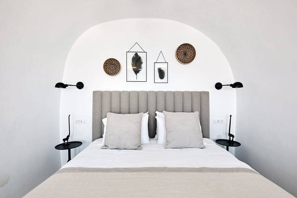 Foto 4 von 27: Splendid Santorini Suite | Sea Star Suite | Outdoor Heated Private Jacuzzi