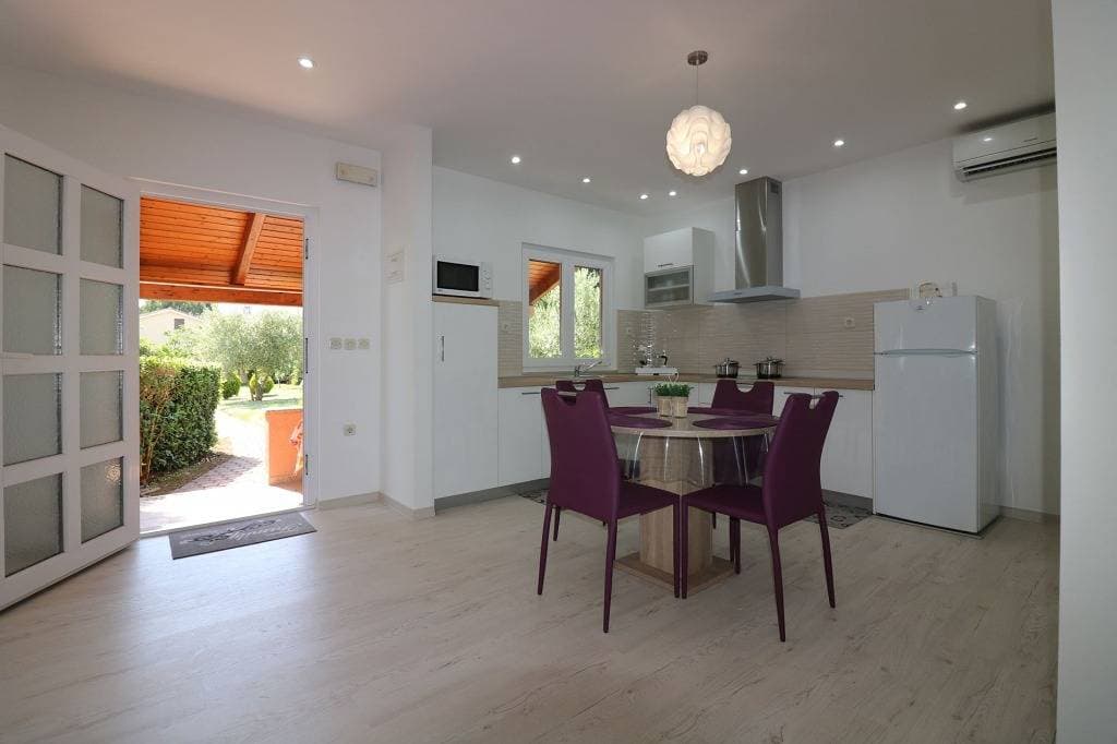 Foto 11 von 46: Ferienhaus in Poreč mit Terrasse, Klimaanlage, W-Lan, Spülmaschine (4400-7)