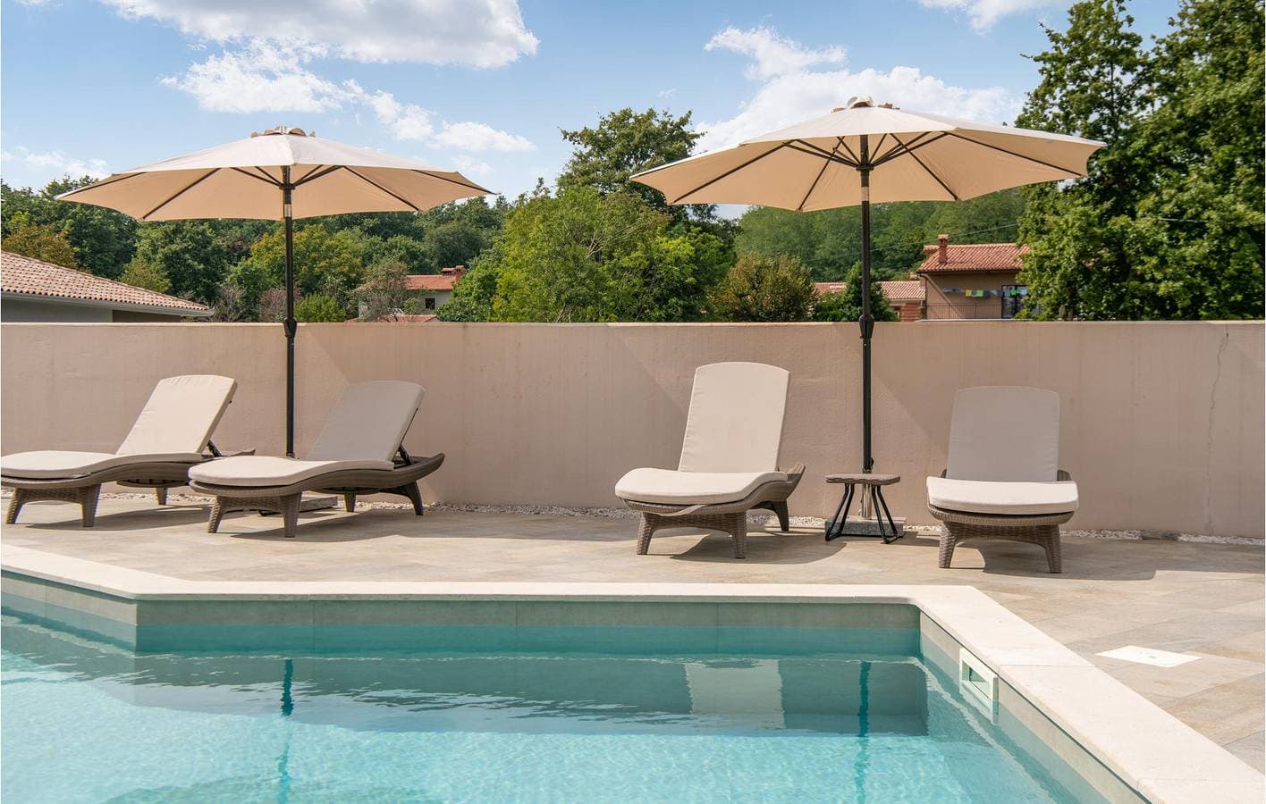 Foto 13 von 40: Geräumige 2-Zimmer-Wohnung mit Pool, WLAN und Parkplatz in der Nähe des Stadtzentrums